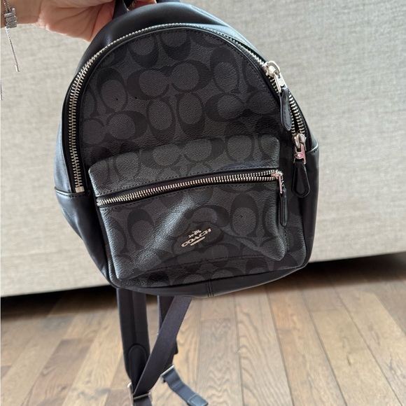 バッグ COACH Mini Backpack Black Gold Hardware Coach Black Signature Mini Backpack with Gold Hardware